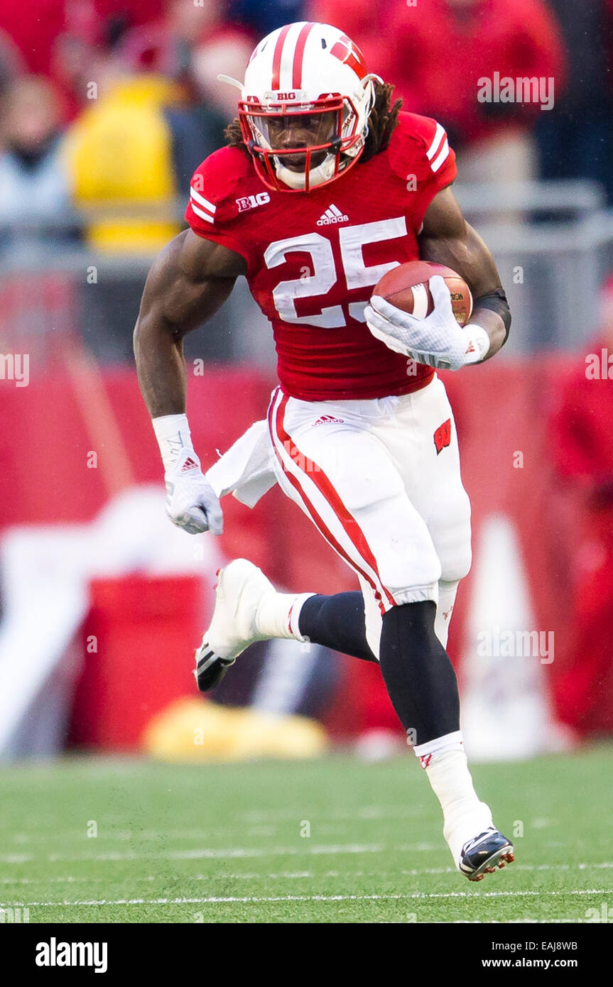 15. November 2014: Wisconsin Badgers Runningback Melvin Gordon #25 eilt die Fußball während der NCAA Football-Spiel zwischen die Nebraska Cornhuskers und die Wisconsin Badgers im Camp Randall Stadium in Madison, Wisconsin. Wisconsin besiegte Nebraska 59-24. John Fisher/CSM Stockfoto