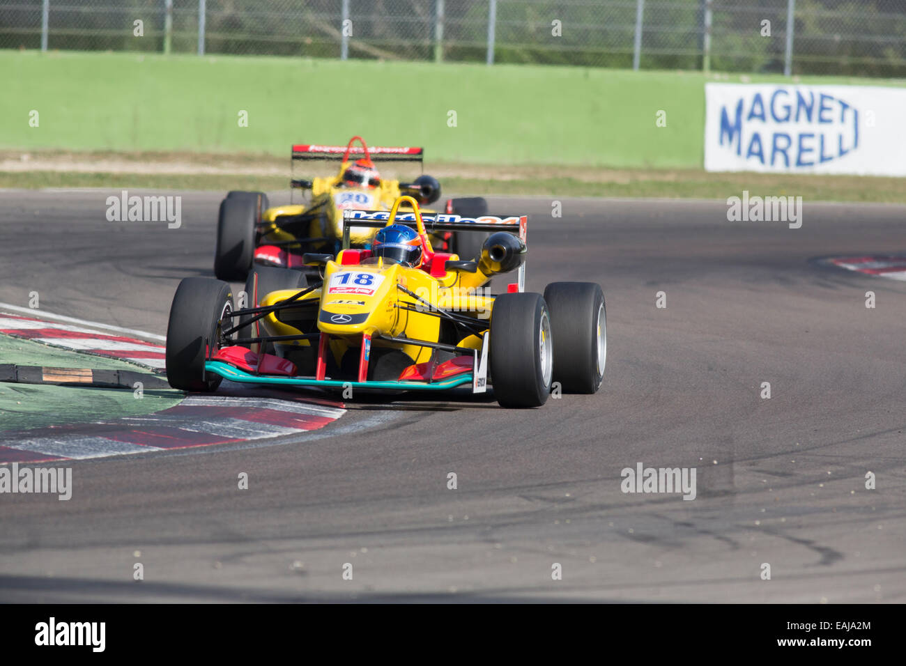 Imola, Italien - 11. Oktober 2014: Dallara F312 – Mercedes von Jo Zeller Racing Team, angetrieben von Calderon Tatiana (Col) in Aktion während der Fia Formel 3 European Championship - Rennen in Imola auf Enzo & Dino Ferrari Rennstrecke am 11. Oktober 2014 in Imola, Italien. (Foto von Mauro Dalla Pozza) Stockfoto