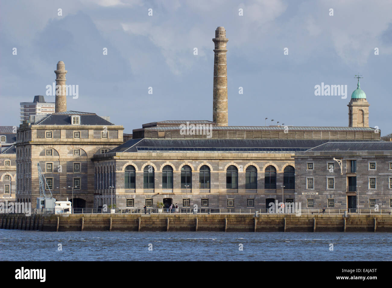 Westseite des Royal William Yard, Plymouth mit dem River Cottage Kantine und Deli. Stockfoto