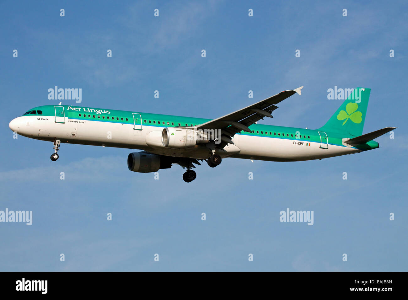 Aer Lingus Airbus A321 nähert sich Start-und Landebahn 27L am Flughafen London Heathrow. Stockfoto