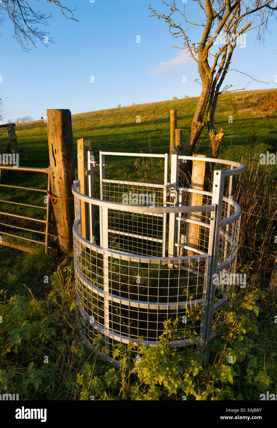 Küssen Tor am Wanderweg in der Nähe von Cardington in South Shropshire, England. Stockfoto