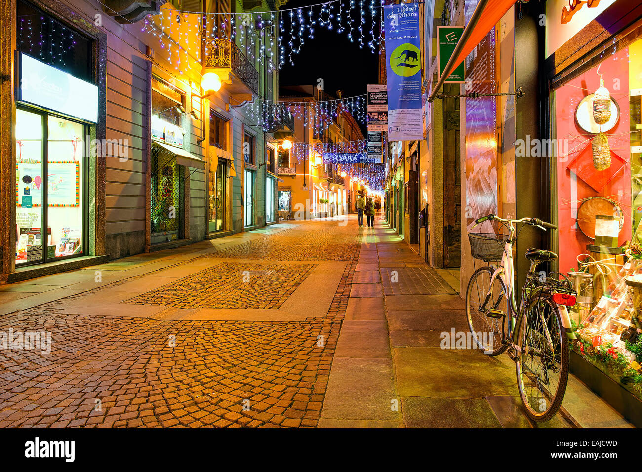 Fußgängerzone in der alten Stadt von Alba Abend. Stockfoto