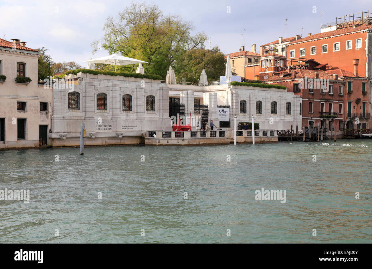 Die Peggy Guggenheim Collection Museum durch den Canal Grande, Venedig, Italien. Stockfoto