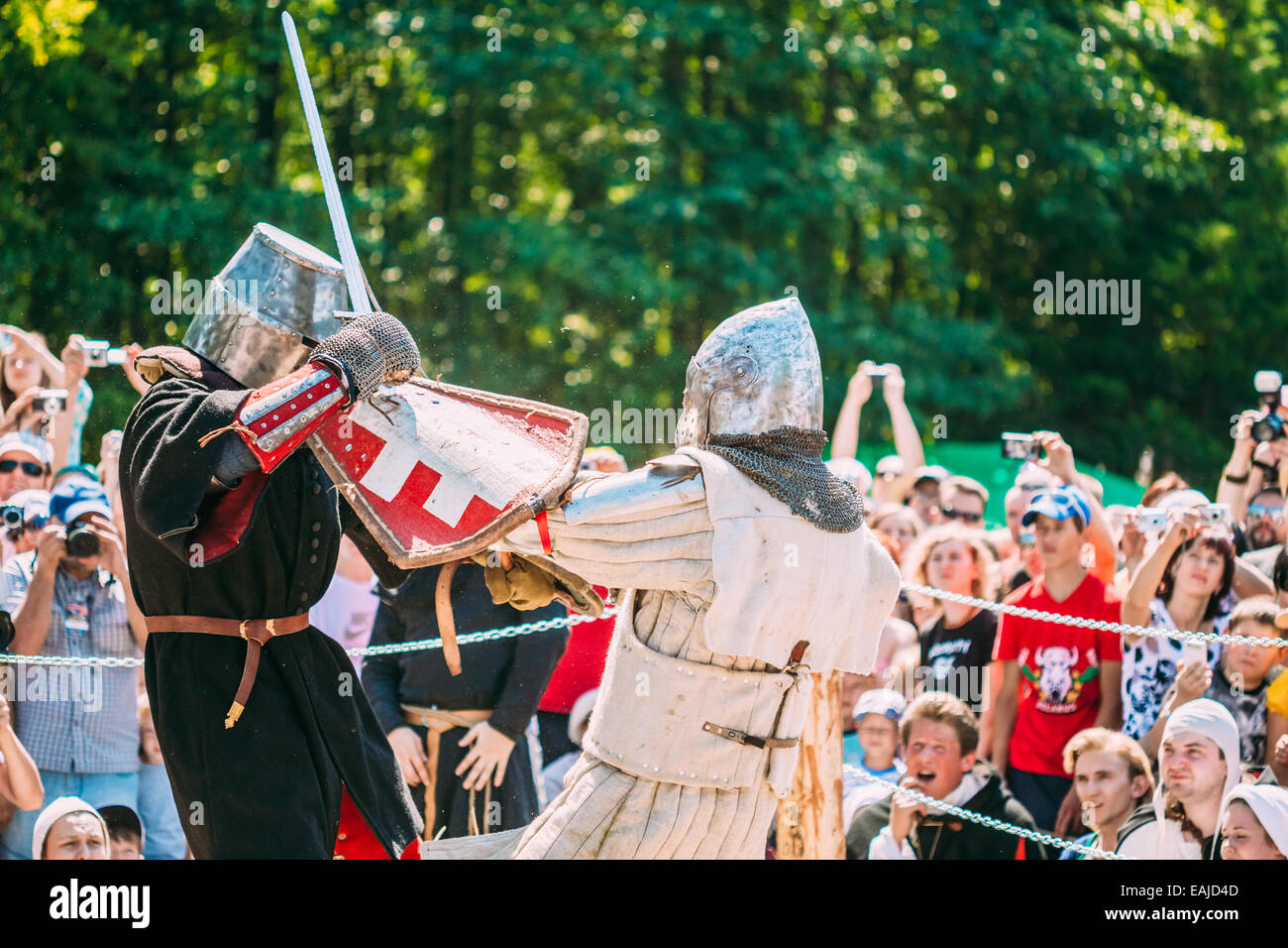 Denkmalpflege der ritterlichen Kämpfe auf mittelalterliche Kulturfestival in ethnologisches, Weißrussland Stockfoto