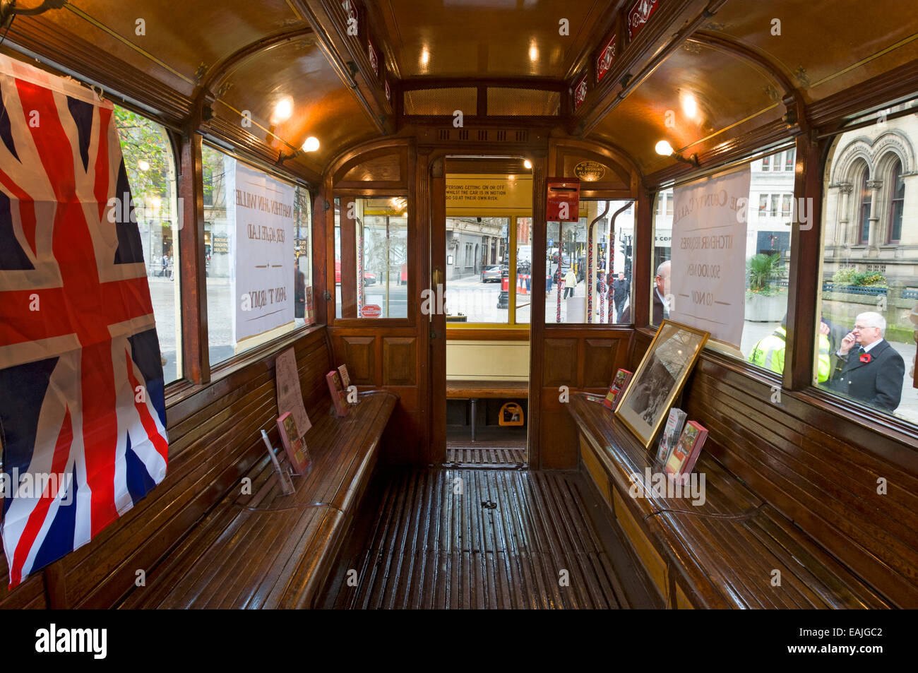 1914 Manchester Corporation Tramways Vintage Straßenbahn No.765 auf dem Display für einen Tag nur am Albert Square, Manchester, UK. Stockfoto