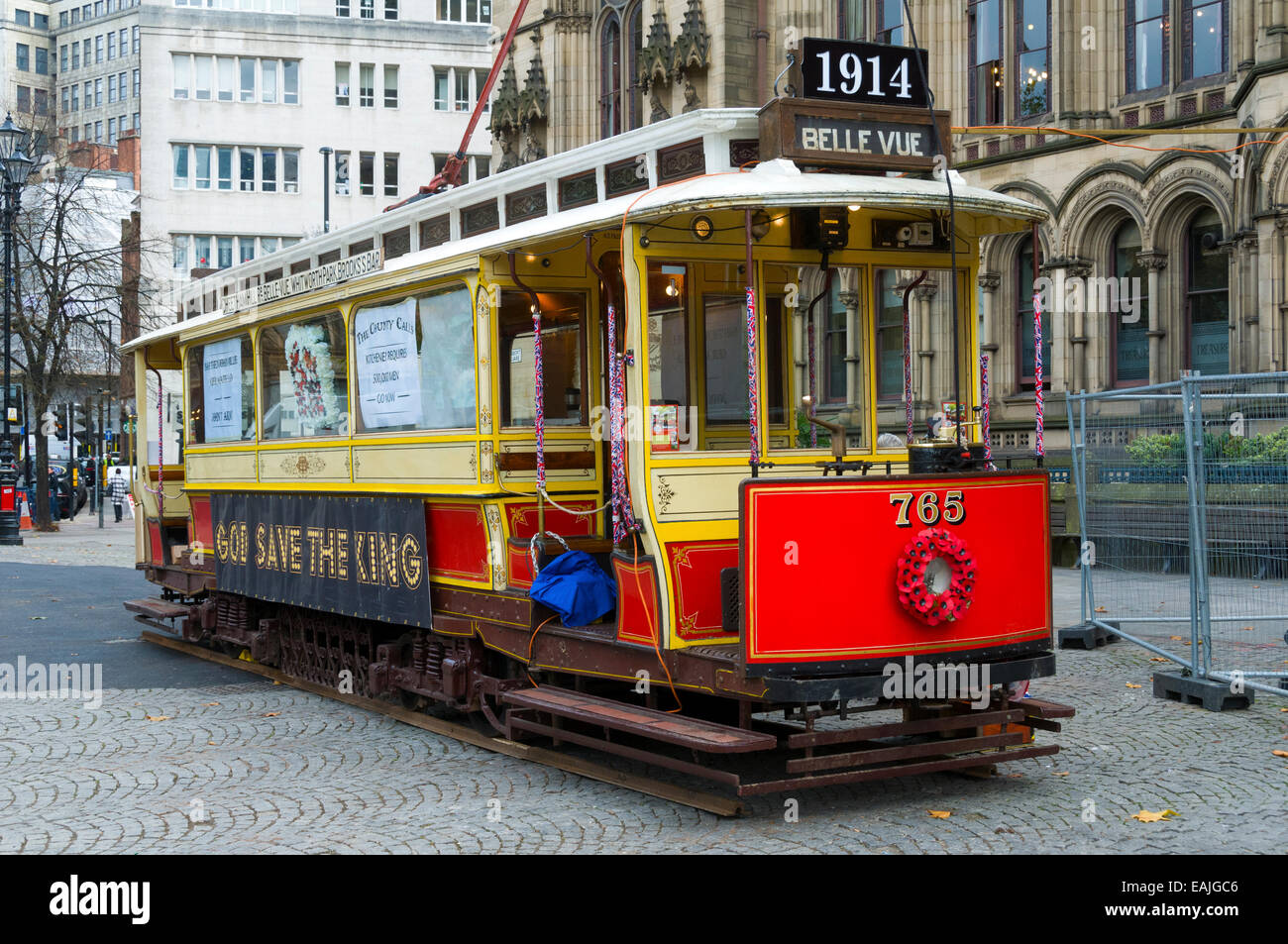1914 Manchester Corporation Tramways Vintage Straßenbahn No.765 auf dem Display für einen Tag nur am Albert Square, Manchester, UK. Stockfoto