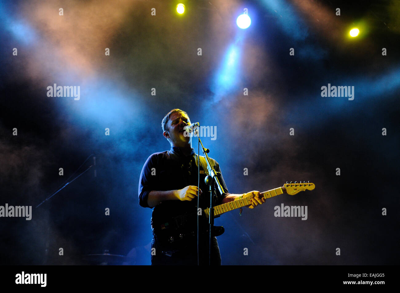BENICASIM, Spanien - 18.Juli: Everything Everything, britische alternative-Rock-pop-Band, Konzert im FIB. Stockfoto