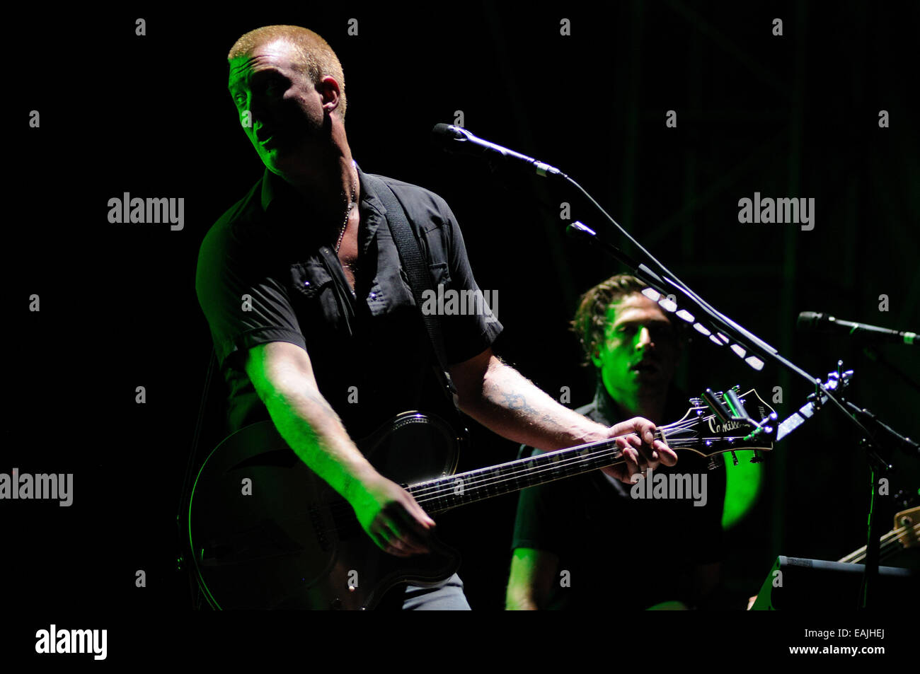 BENICASIM, Spanien - 18.Juli: Königinnen der Steinzeit (Band) Konzert in FIB (Festival Internacional de Benicassim) 2013 fest. Stockfoto