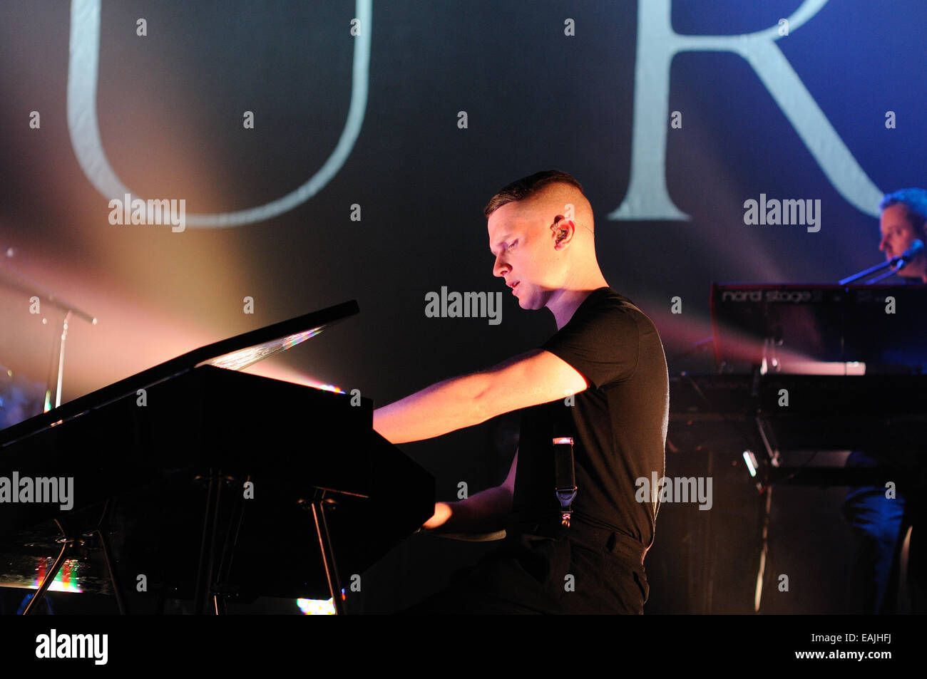 BENICASIM, Spanien - Juli 18: Der Pianist von Hurts (Band) führt bei FIB (Festival Internacional de Benicassim) 2013 fest. Stockfoto