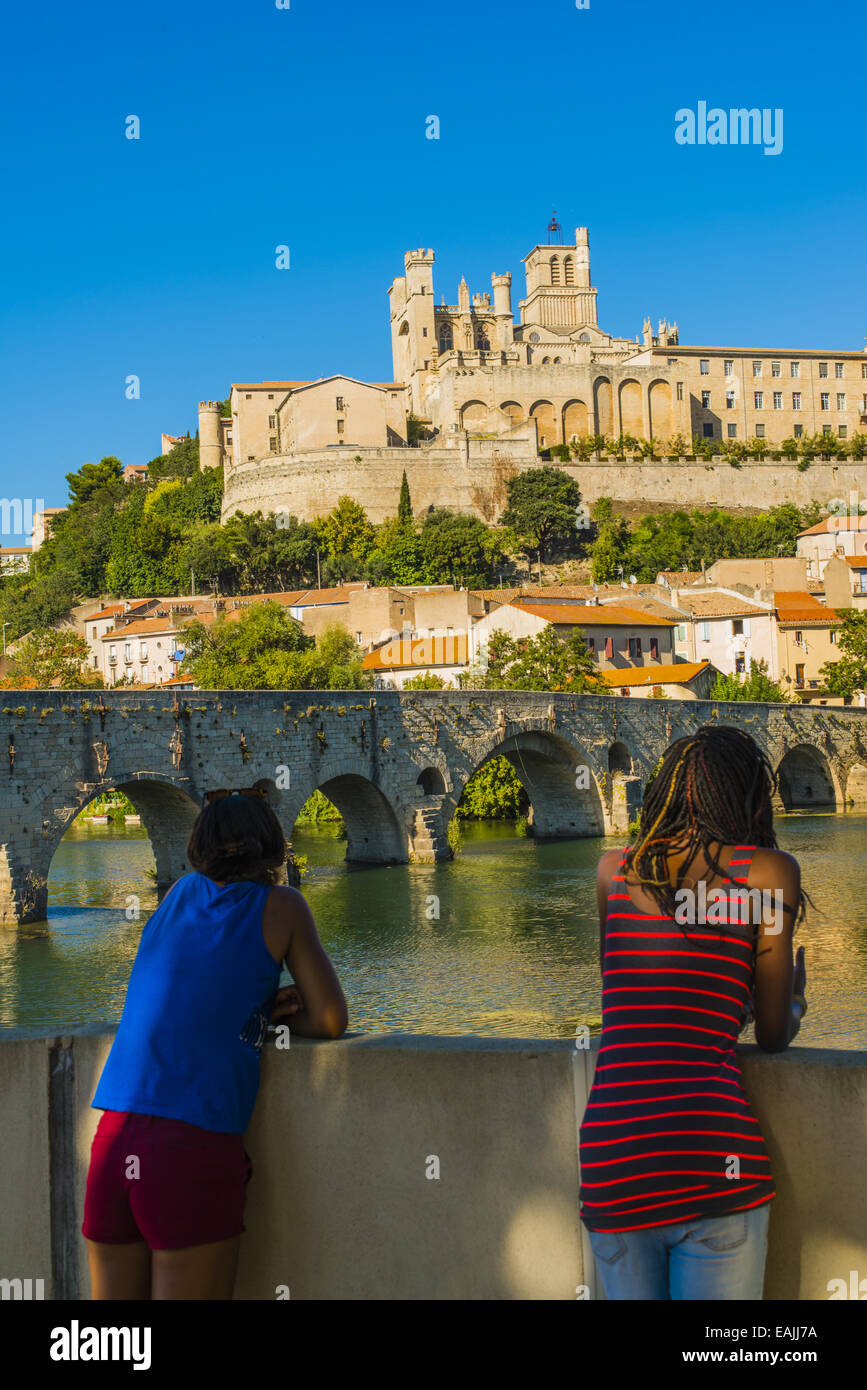 Kathedrale Saint-Nazaire, Pont Vieux, Beziers, Languedoc, Frankreich, Languedoc Roussillon Stockfoto