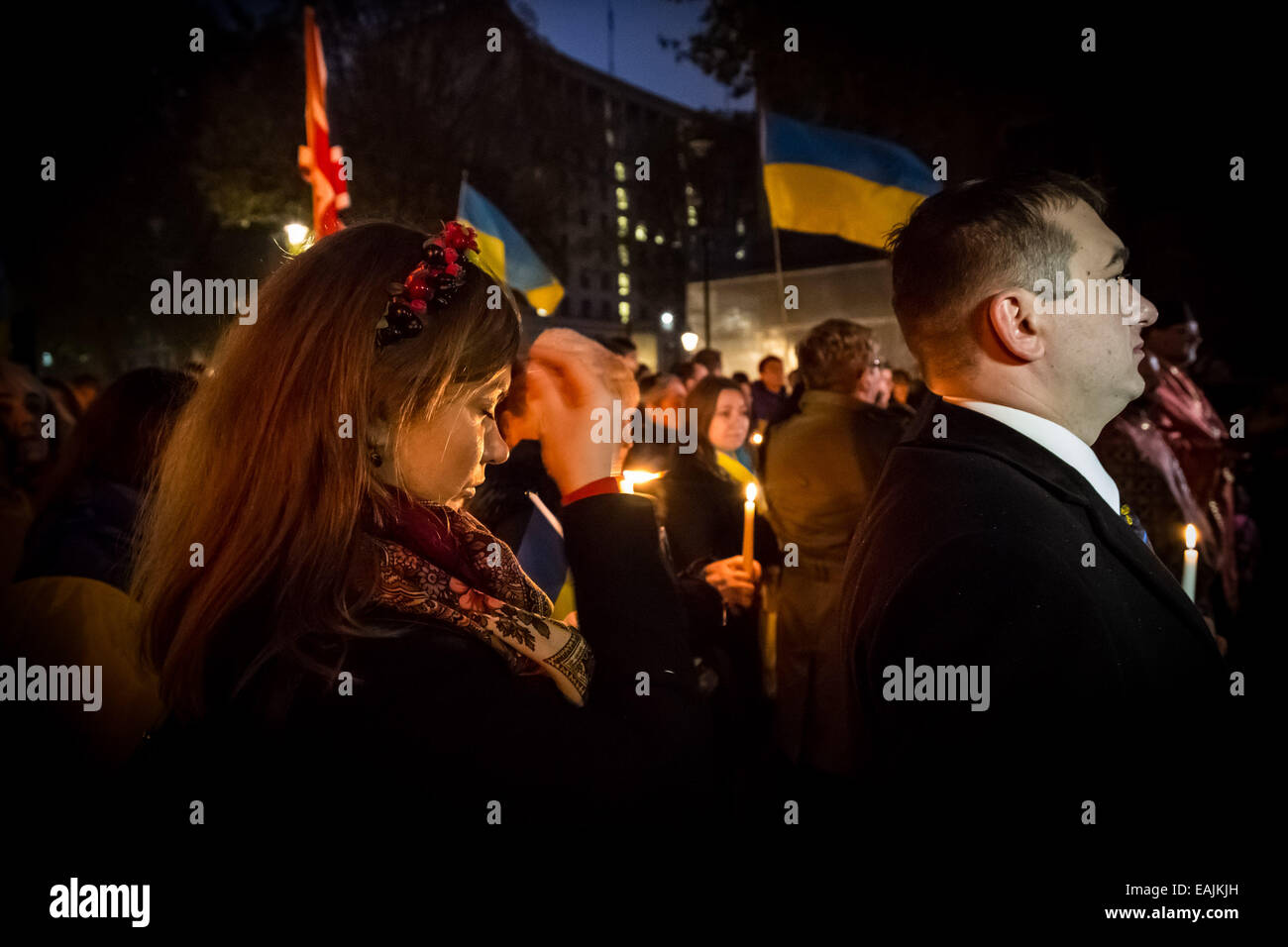 London, UK. 16. November 2014. Ukrainer Gedenken gefallenen Kriegshelden auf dem Kenotaph Credit: Guy Corbishley/Alamy Live News Stockfoto