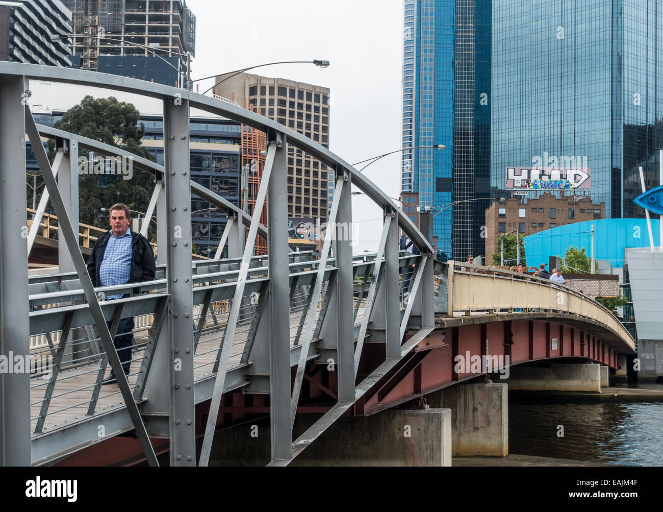 Fußgängerbrücke über den Yarra River am Southbank Melbourne. Stockfoto