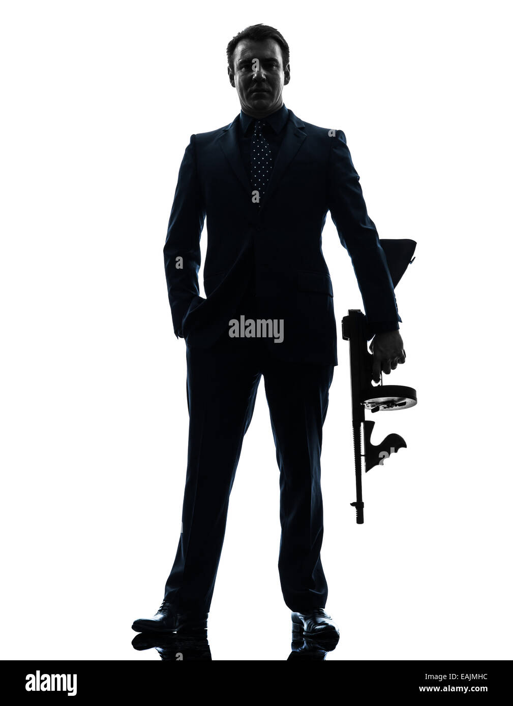ein Mann hält Thompson Maschinengewehr in der Silhouette auf weißem Hintergrund Stockfoto