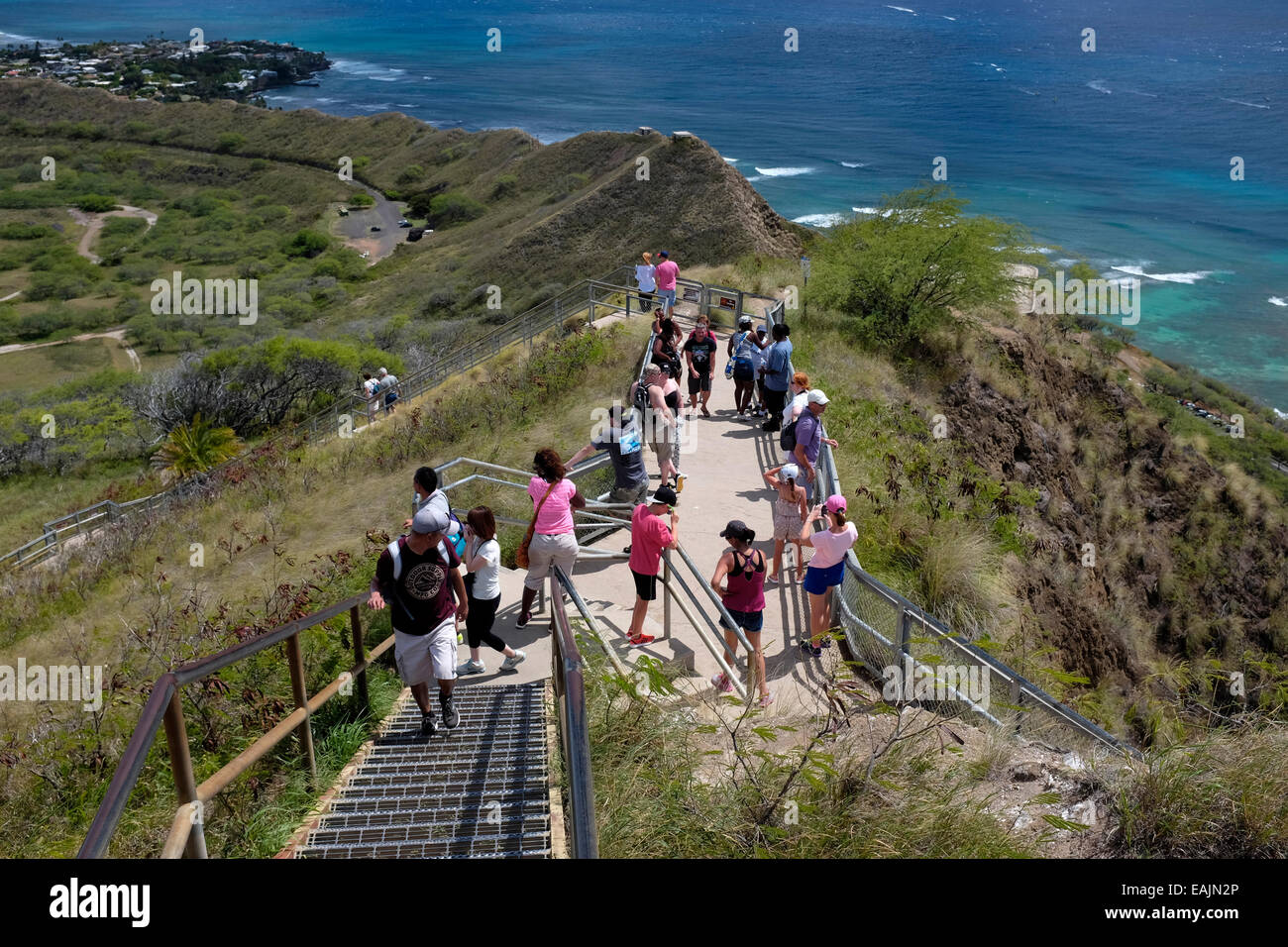 Wanderer auf Diamond Head Crater Trail in Honolulu, Hawaii Stockfoto