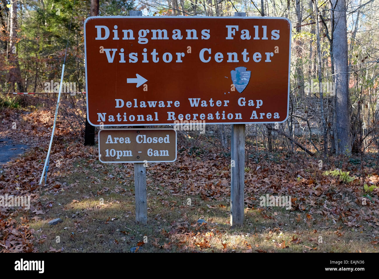 Dingmans Fälle Visitor Center - Delaware Water Gap National Recreation Area - Zeichen Stockfoto
