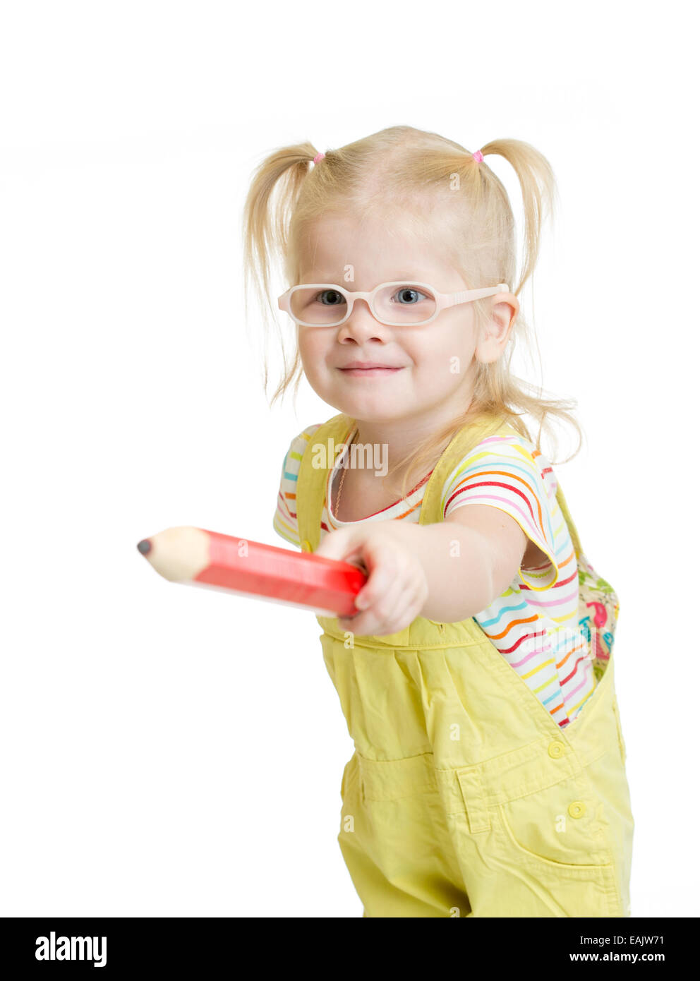 Lustige Kinder in Brillen zeigen durch Rotstift isoliert Stockfoto