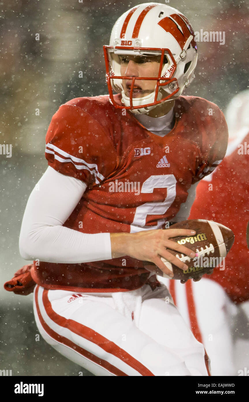 15. November 2014: Wisconsin Badgers quarterback Joel Daube #2 während der NCAA Football-Spiel zwischen die Nebraska Cornhuskers und die Wisconsin Badgers im Camp Randall Stadium in Madison, Wisconsin. Wisconsin besiegte Nebraska 59-24. John Fisher/CSM Stockfoto