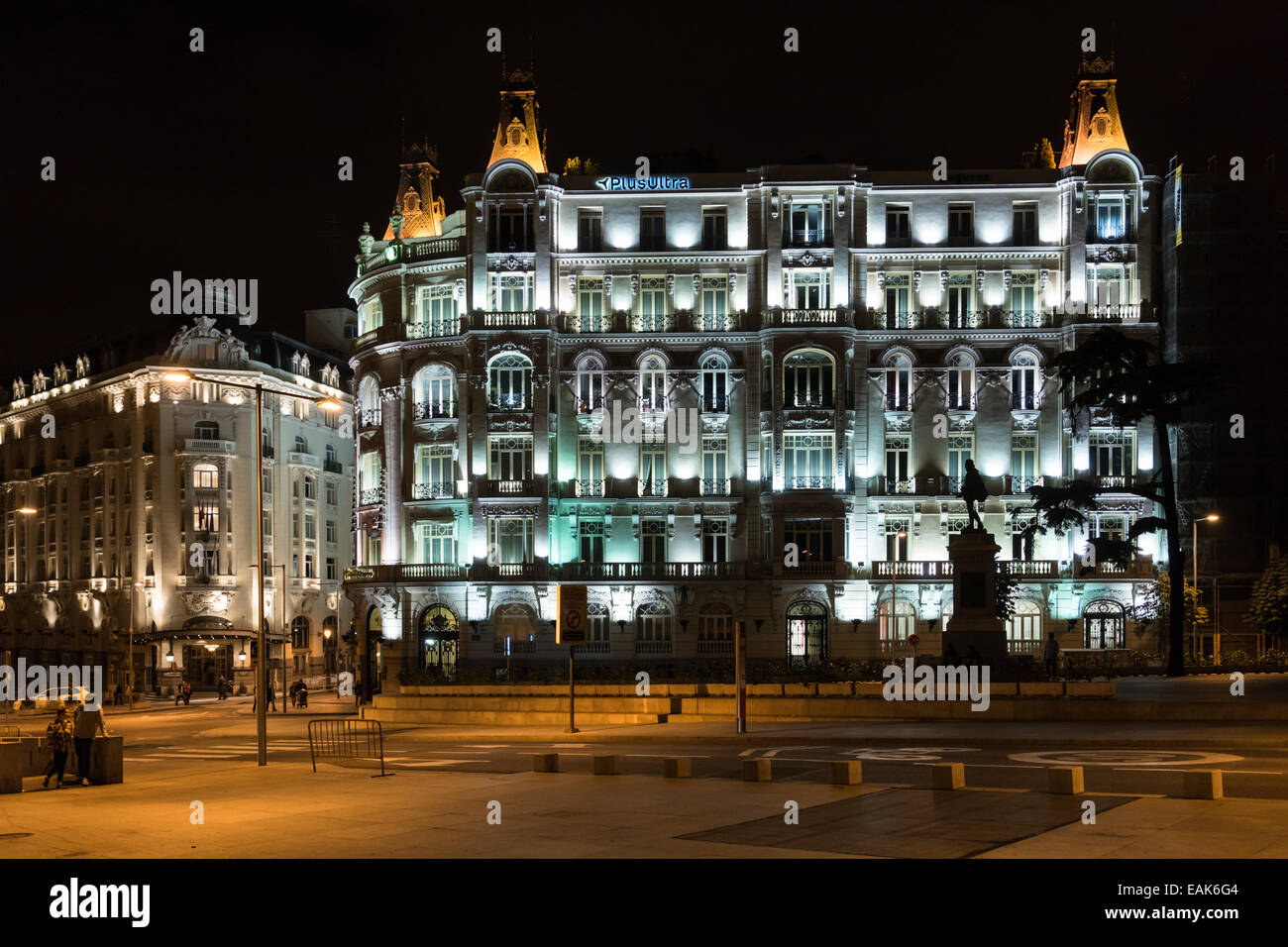 Plus Ultra Bank mit Glockenspiel, Madrid Stockfoto