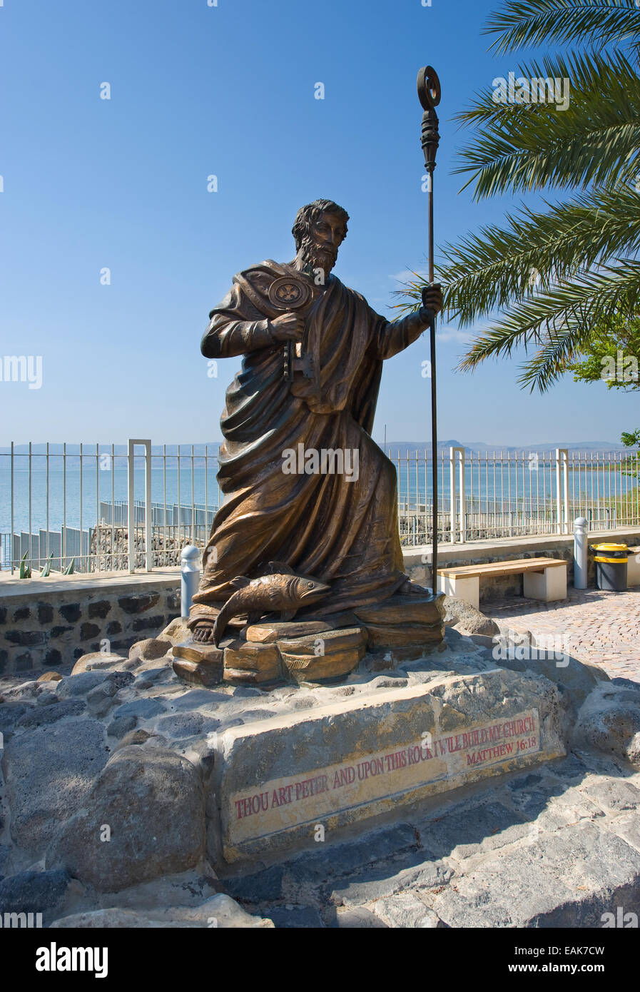 Statue des Apostel Petrus in der Nähe des Ufers von Kapernaum auf dem See Genezareth Stockfoto