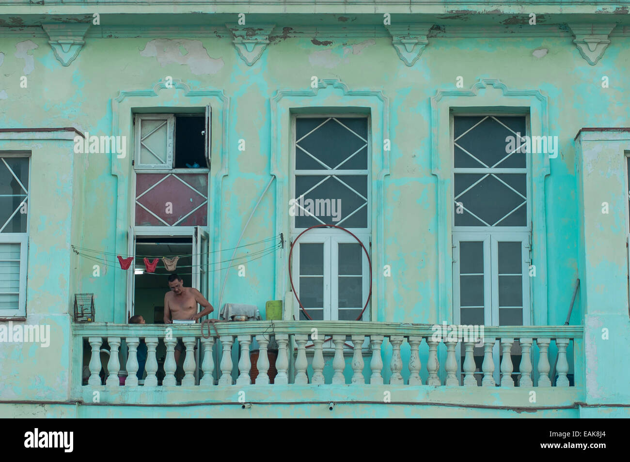 Balkon eines Hauses aus der Kolonialzeit in Alt-Havanna, Havanna, La Habanna, Kuba Stockfoto