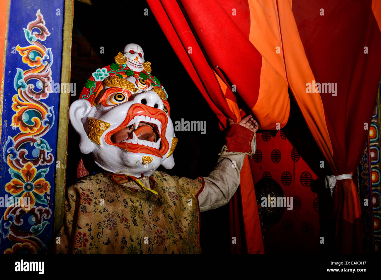Holzmaske von Mönchen benutzt für rituelle Tänze in Hemis Festival, Hemis, Ladakh, Jammu und Kaschmir, Indien Stockfoto