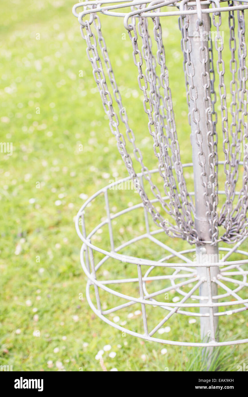 Ziel oder Ziel für einen Frisbee in einem Park verwendet für die Disc-Golf-Spiel Stockfoto