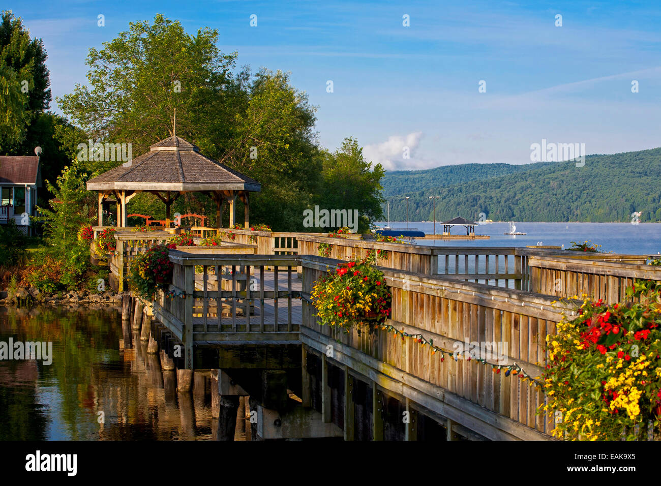 Pavillon am See Massawippi im frühen Morgenlicht, North Hatley, Provinz Eastern Townships, Quebec, Kanada Stockfoto