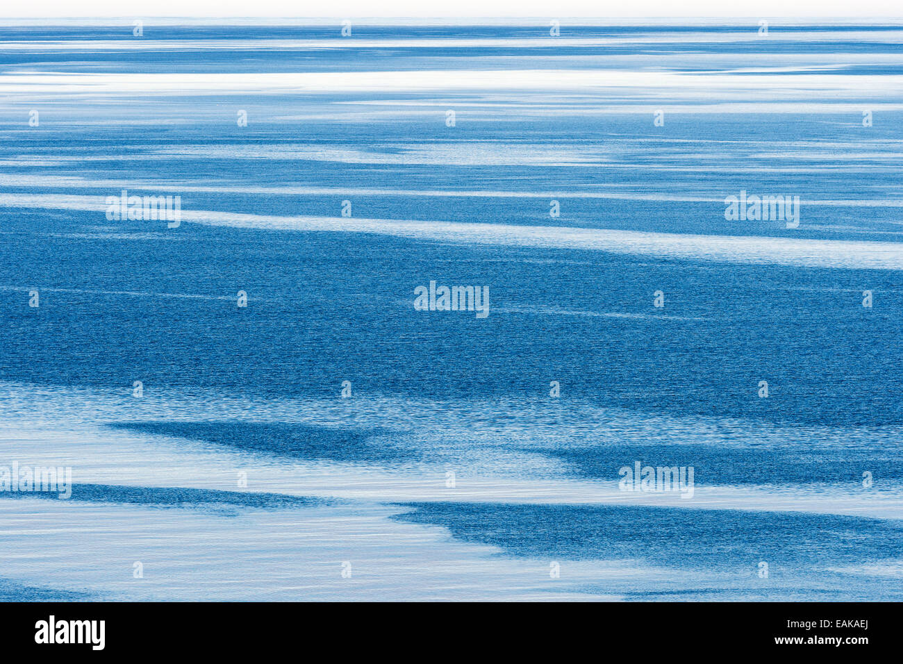 Strukturen auf dem Meer Oberfläche, Färöer, Dänemark Stockfoto