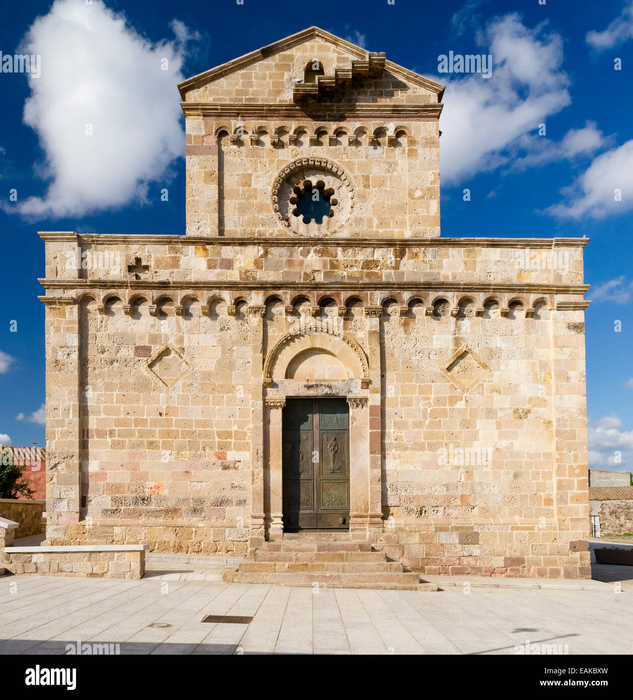 Romanisch-Pisanische Kathedrale von Santa Maria di Monserrato, geweiht im Jahre 1312, Sulcis, Sardinien, Italien Stockfoto