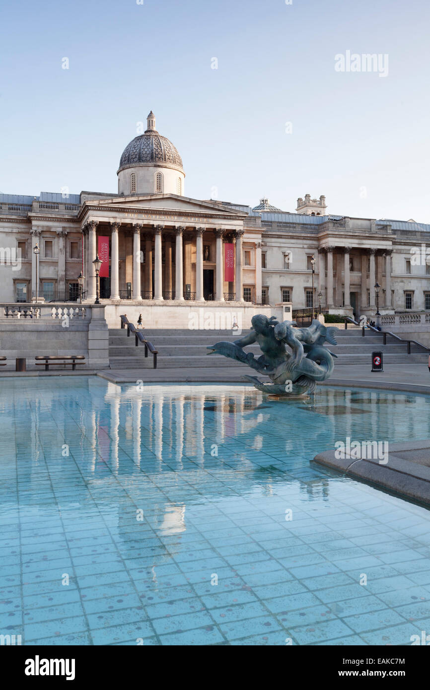 Brunnen und der National Gallery, dem Trafalgar Square, London, England, Vereinigtes Königreich Stockfoto