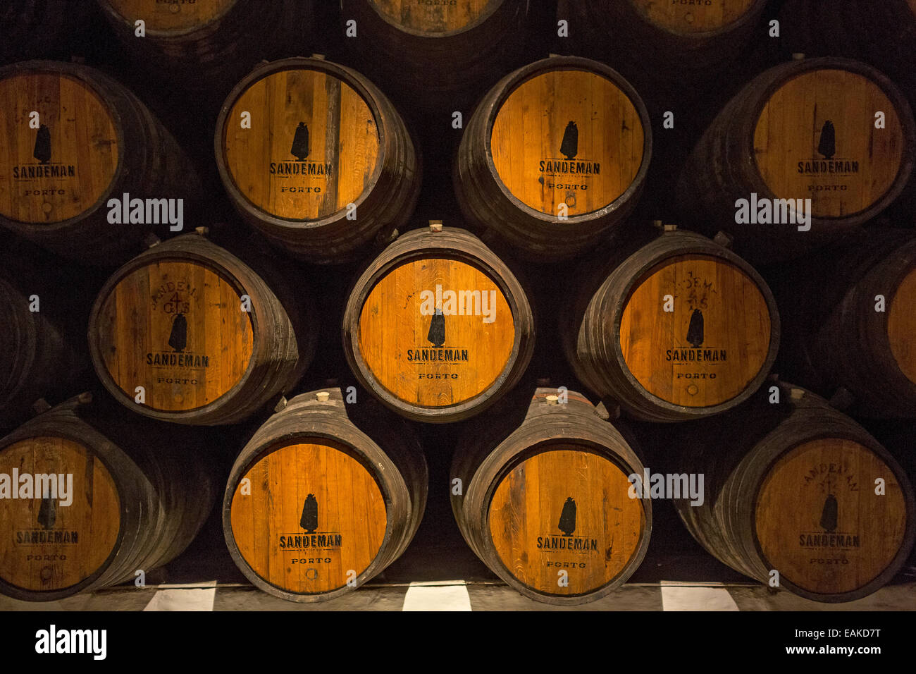 Hafen Weinfässer, Weinkeller des Sandeman Kellerei "Sandeman Porto Weinkeller", Vila Nova De Gaia, Bezirk von Porto Stockfoto