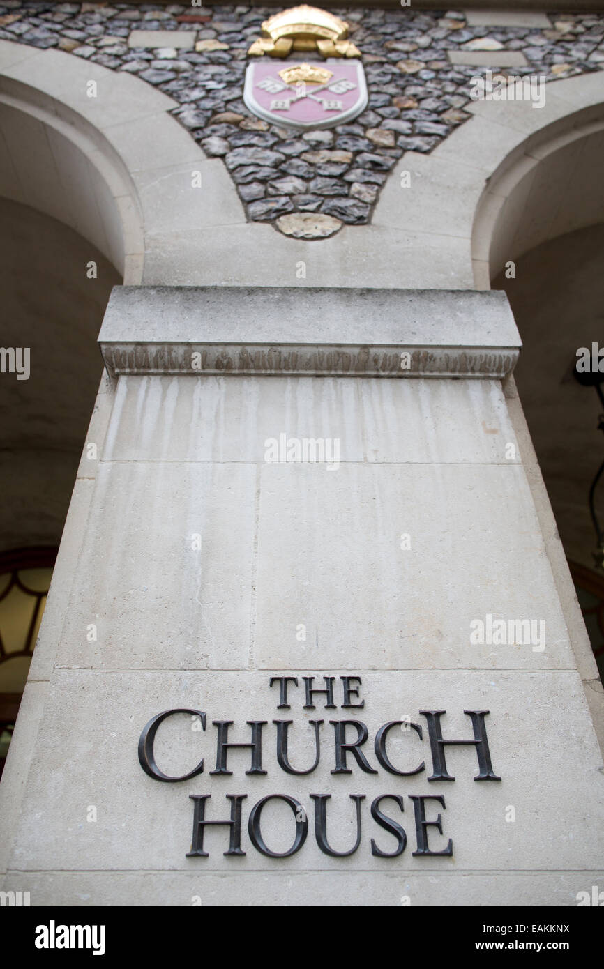 Die anglikanische Generalsynode, Church House, London, England, UK. 17. November 2014.  Bild zeigt Kirche Haus, Lage der Generalsynode heute wird erwartet, dass Rechtsvorschriften verabschieden so dass Frau nominiert und gewählt für Führungspositionen in der anglikanischen Church.The bewegen die kommt 20 Jahre nach der ersten Frau Priester ordiniert wurden den ersten weibliche Bischof ernannt nächstes Jahr sehen konnte. Bildnachweis: Jeff Gilbert/Alamy Live-Nachrichten Stockfoto