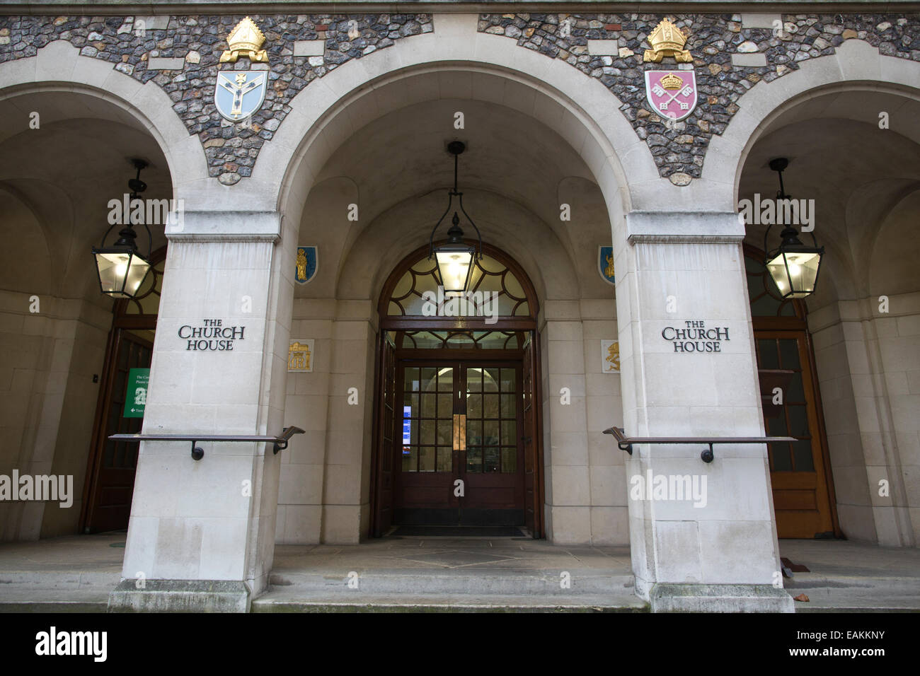 Die anglikanische Generalsynode, Church House, London, England, UK. 17. November 2014.  Bild zeigt Kirche Haus, Lage der Generalsynode heute wird erwartet, dass Rechtsvorschriften verabschieden so dass Frau nominiert und gewählt für Führungspositionen in der anglikanischen Church.The bewegen die kommt 20 Jahre nach der ersten Frau Priester ordiniert wurden den ersten weibliche Bischof ernannt nächstes Jahr sehen konnte. Bildnachweis: Jeff Gilbert/Alamy Live-Nachrichten Stockfoto