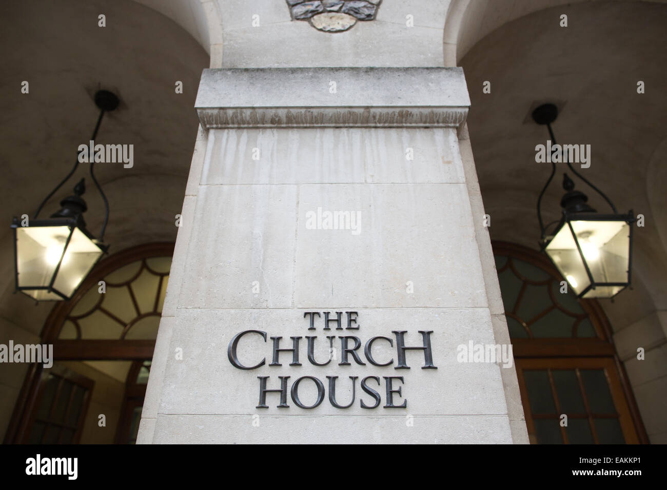 Die anglikanische Generalsynode, Church House, London, England, UK. 17. November 2014.  Bild zeigt Kirche Haus, Lage der Generalsynode heute wird erwartet, dass Rechtsvorschriften verabschieden so dass Frau nominiert und gewählt für Führungspositionen in der anglikanischen Church.The bewegen die kommt 20 Jahre nach der ersten Frau Priester ordiniert wurden den ersten weibliche Bischof ernannt nächstes Jahr sehen konnte. Bildnachweis: Jeff Gilbert/Alamy Live-Nachrichten Stockfoto