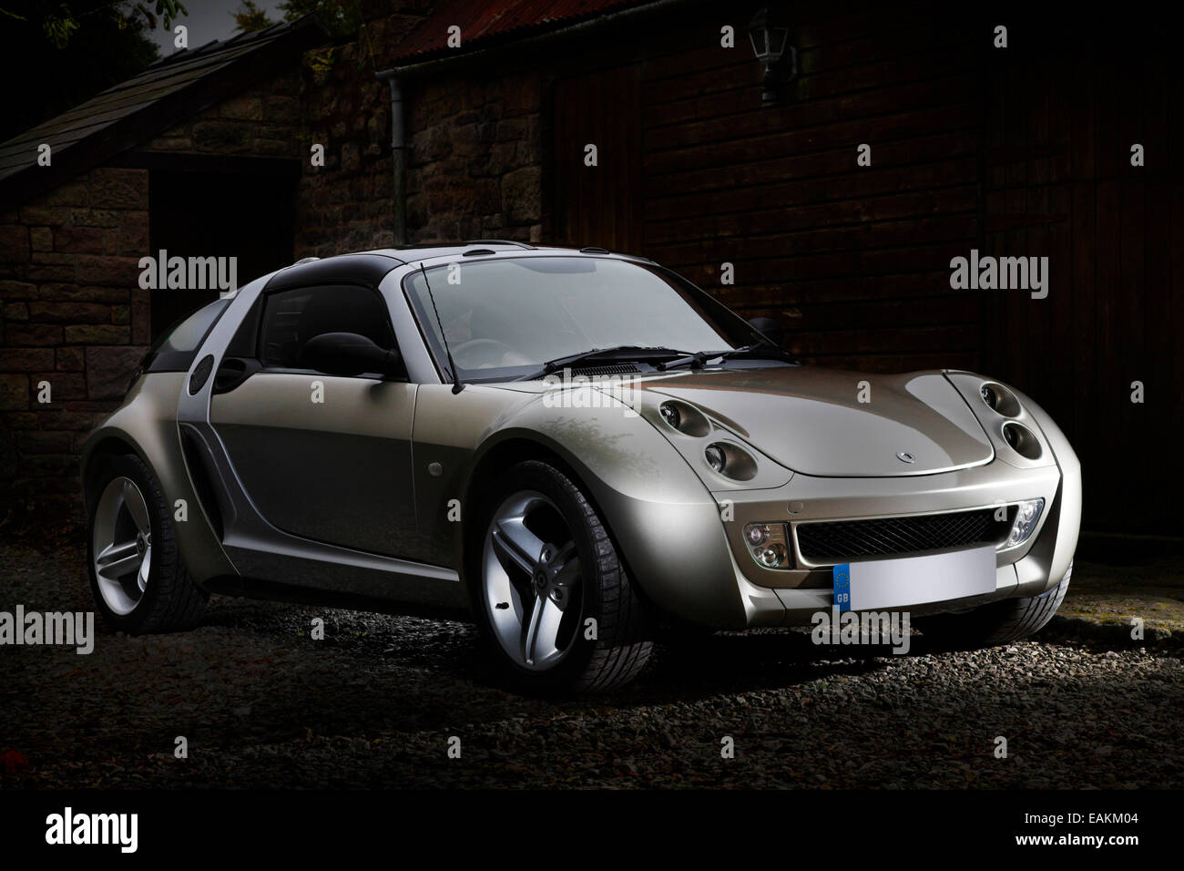 Gold farbigen Smart Roadster-Coupé-Auto. Stockfoto