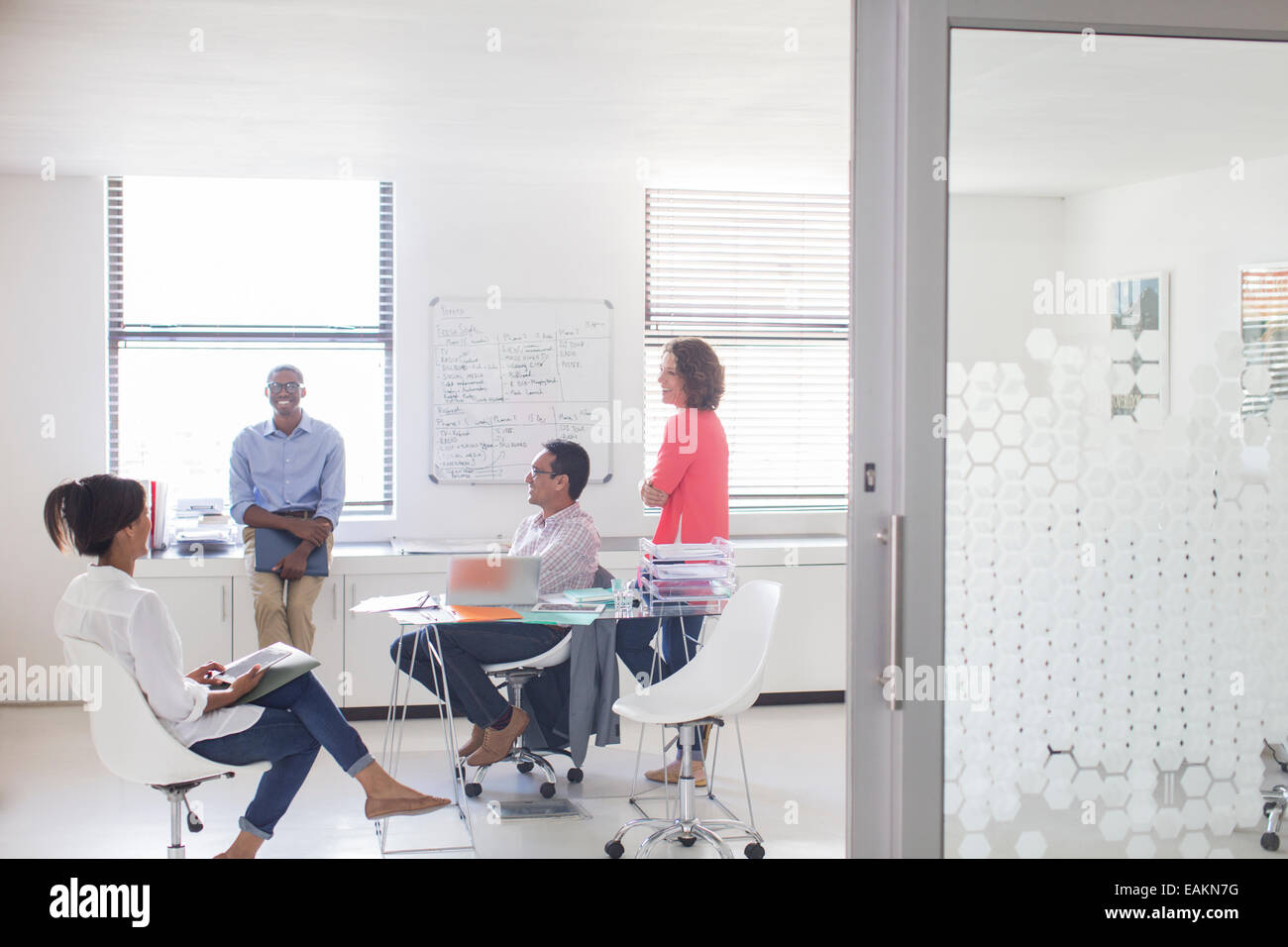 Business Leute, die im Büro Stockfoto