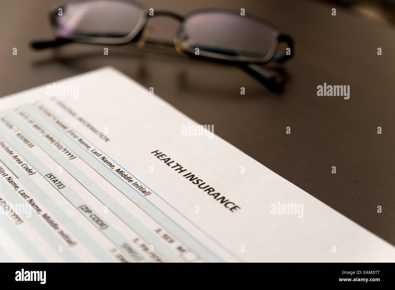 Krankenversicherung-Antragsformular ausfüllen Stockfoto