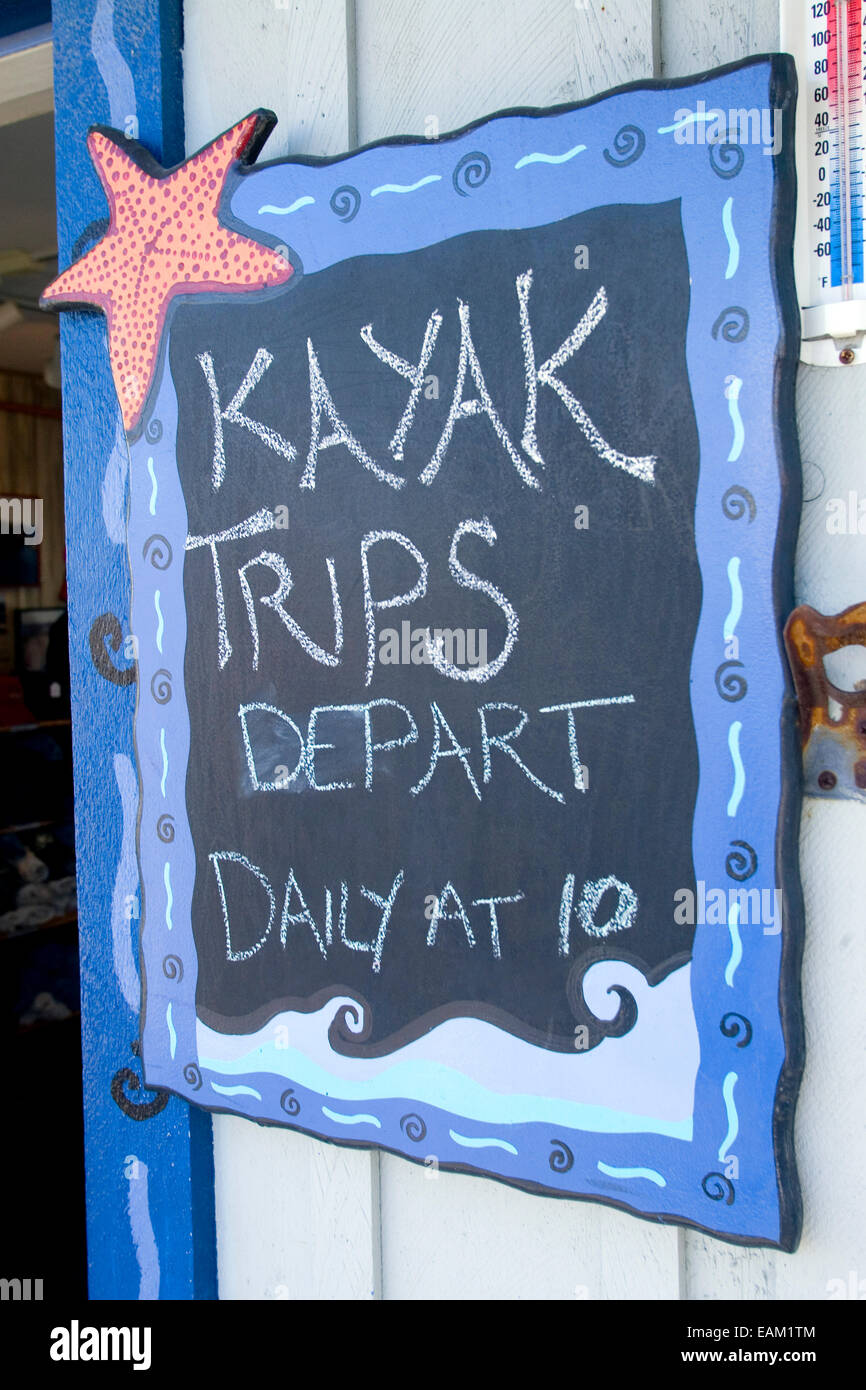 Tafel-Schild am Eingang des Business Werbung Kajak Reisen Homer Spit Kenai-Halbinsel Homer Ak Stockfoto