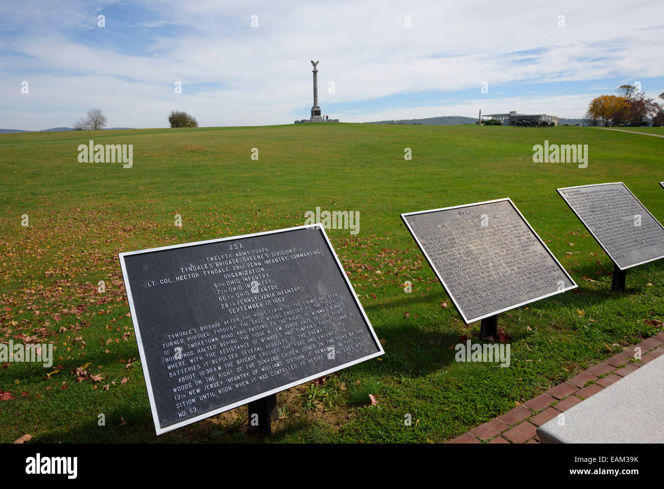 Historische Markierungen und das New York Memorial, Antietam National Battlefield, Sharpsburg, Maryland, USA. Stockfoto