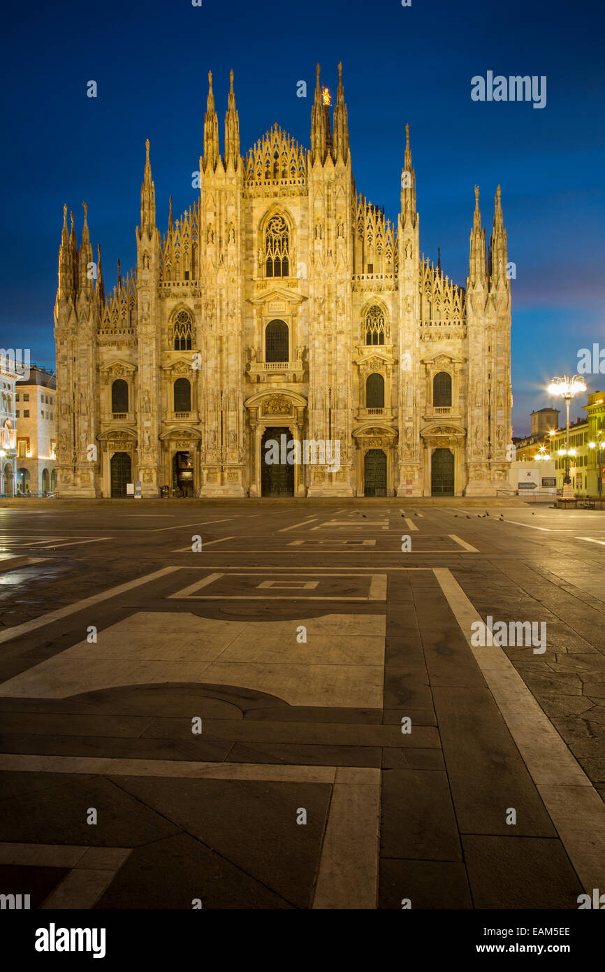 Vittorio Emanuele Statue und Kathedrale in der Piazza del Duomo, Mailand, Lombardei, Italien Stockfoto