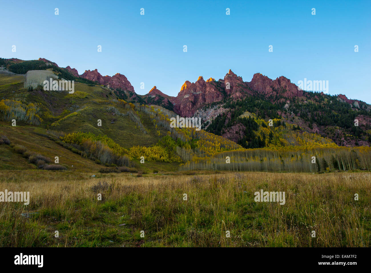Roten Berge in der Nähe von Maroon Bells Stockfoto