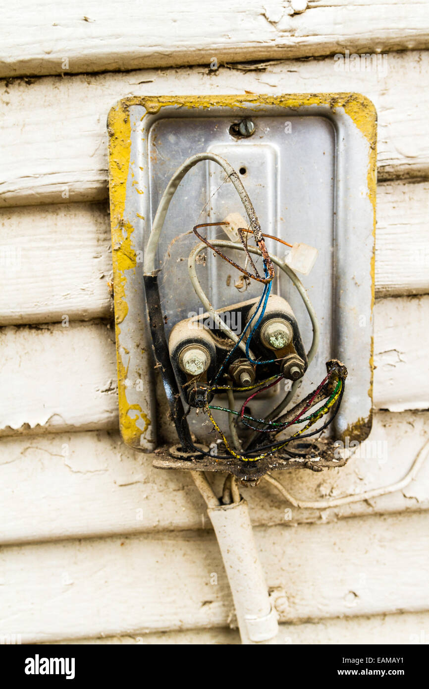 Eine sehr alte Bell System Protector für Telefon-Service die Spannungsspitzen und Blitzschlag Spannungen Eindringen von verhindert Stockfoto