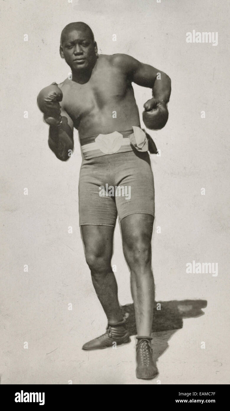 Jack Johnson, Porträt, Vorderseite stehen, tragen Boxershorts und Boxhandschuhe, um 1910 Stockfoto