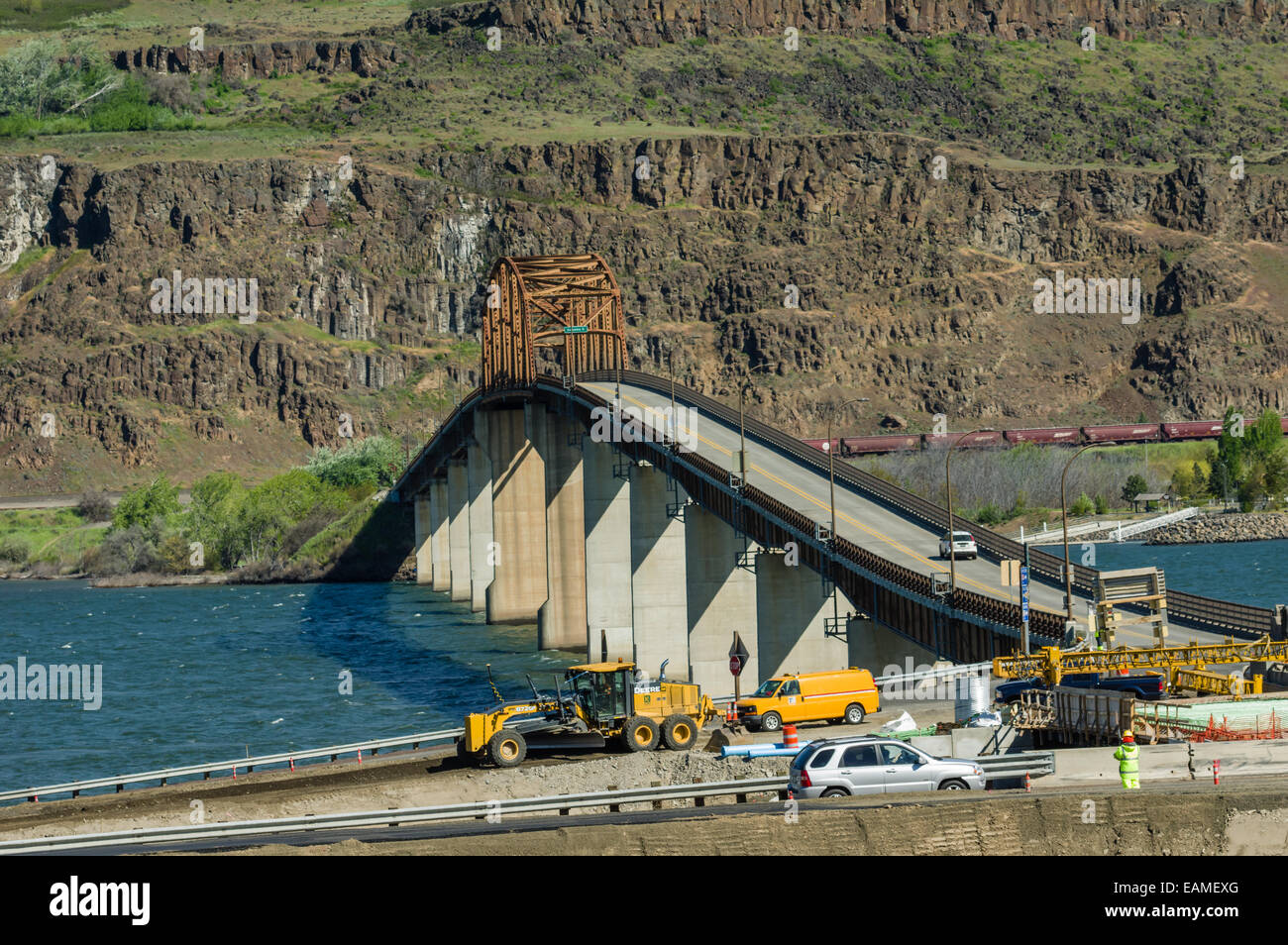 Bauarbeiten in der Nähe der Biggs Rapids Brücke über den Columbia River.  Wasco Grafschaft, Oregon. Stockfoto