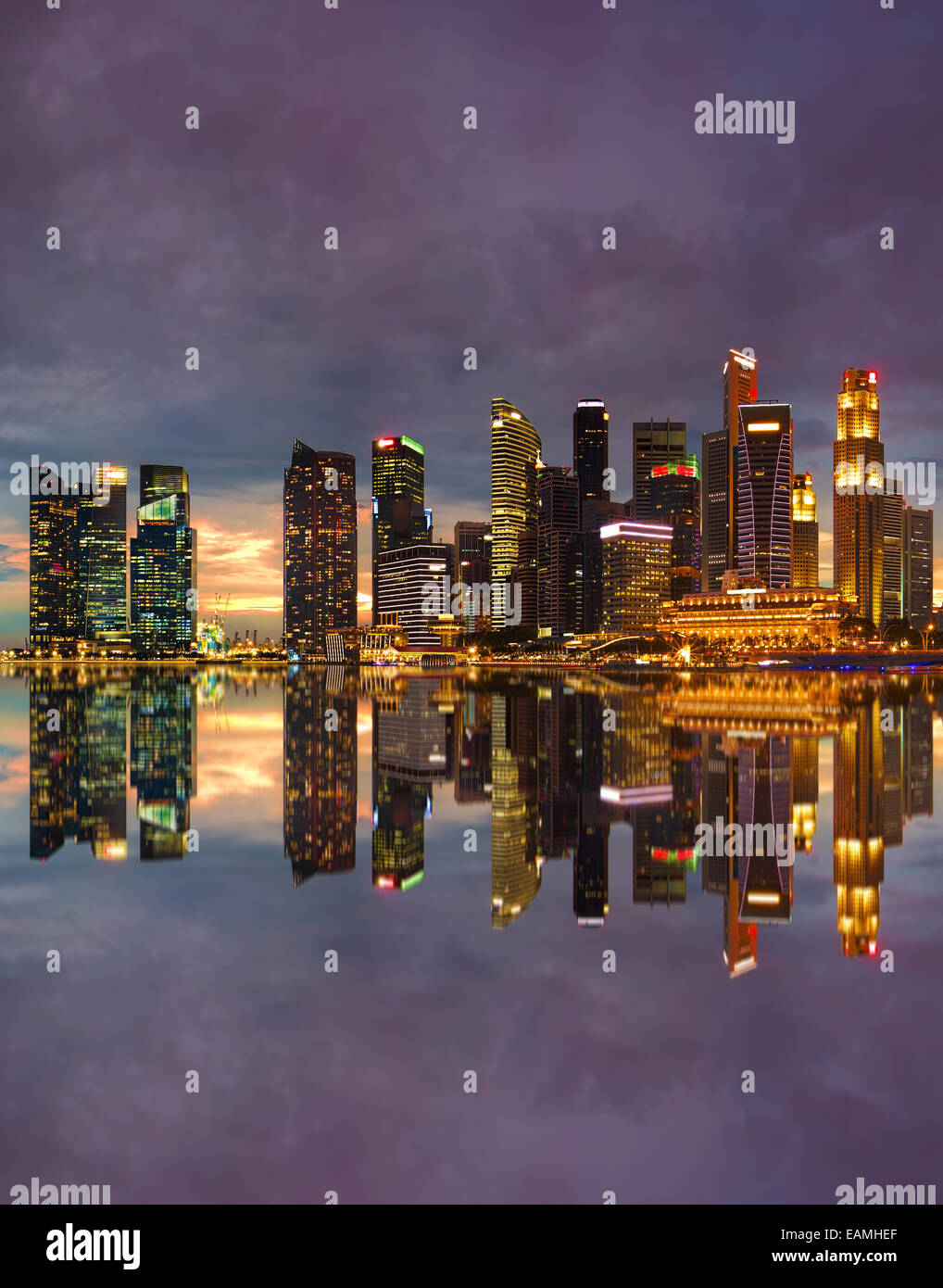 Singapur Stadtbild bei Sonnenuntergang Stockfoto