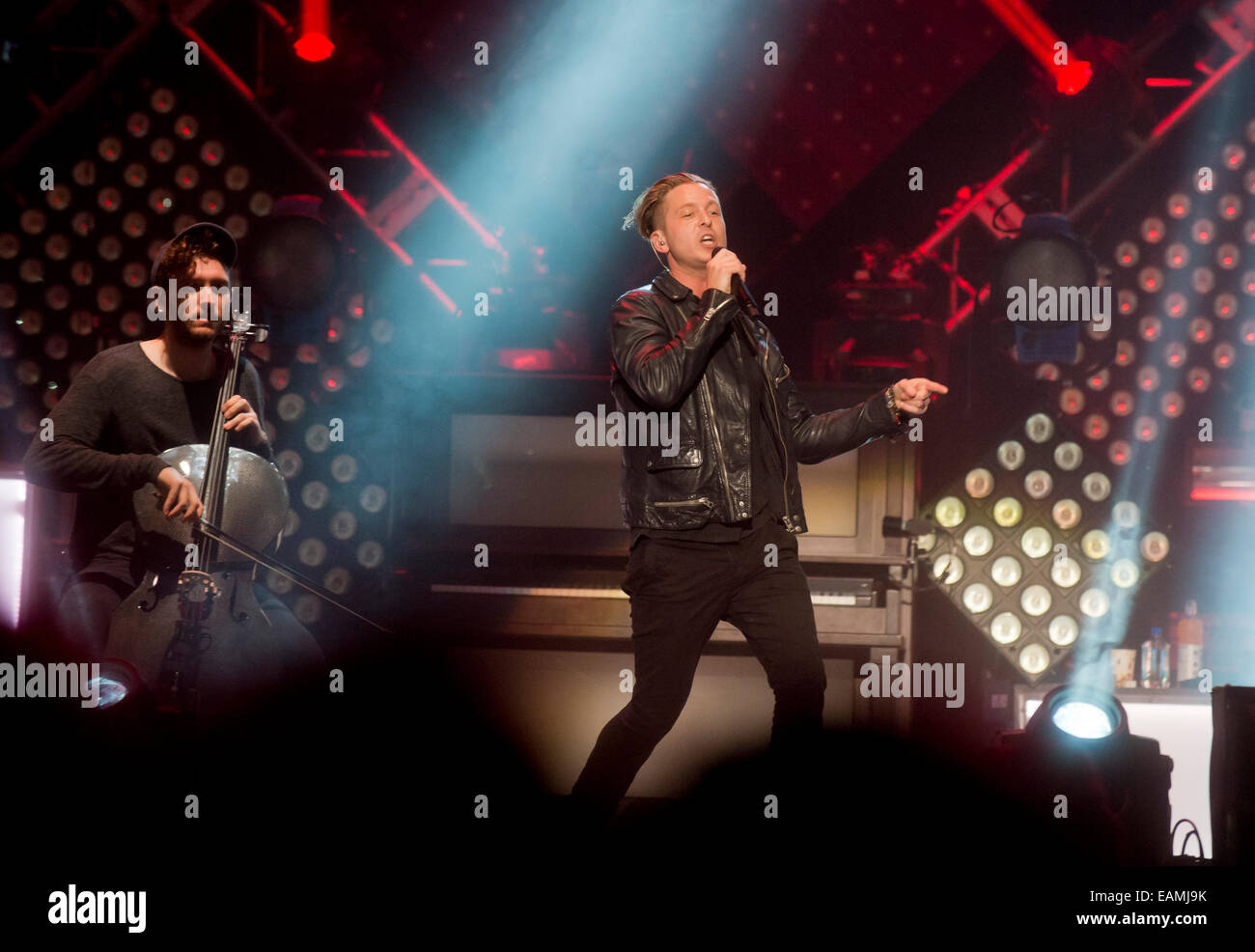 Prag, Tschechische Republik. 14. November 2014. Sänger der US-amerikanischen Band OneRepublic Ryan Tedder führt in Prag, Tschechische Republik, 14. November 2014. © Vit Simanek/CTK Foto/Alamy Live-Nachrichten Stockfoto