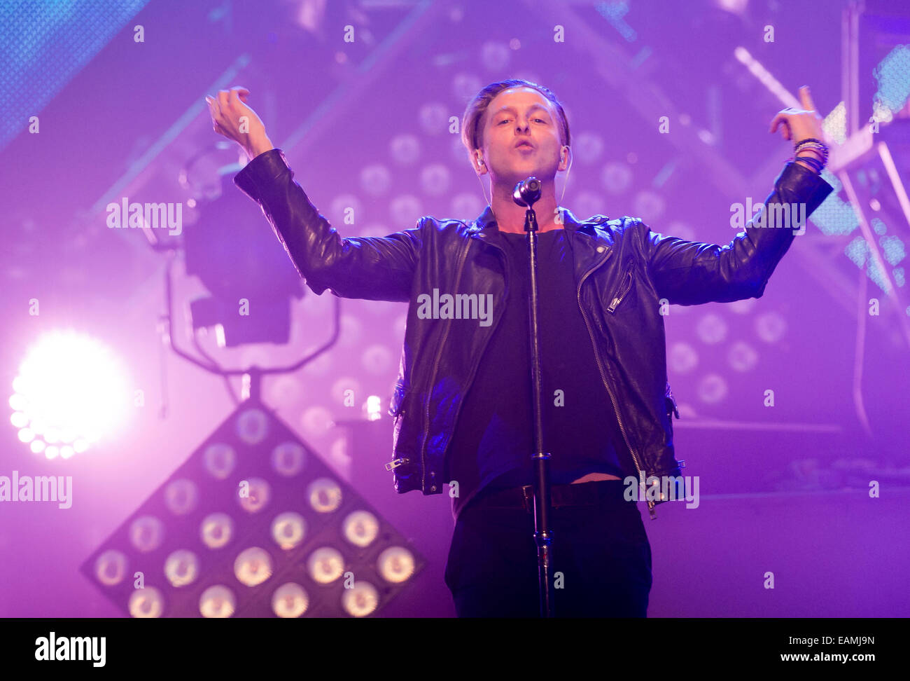 Prag, Tschechische Republik. 14. November 2014. Sänger der US-amerikanischen Band OneRepublic Ryan Tedder führt in Prag, Tschechische Republik, 14. November 2014. © Vit Simanek/CTK Foto/Alamy Live-Nachrichten Stockfoto