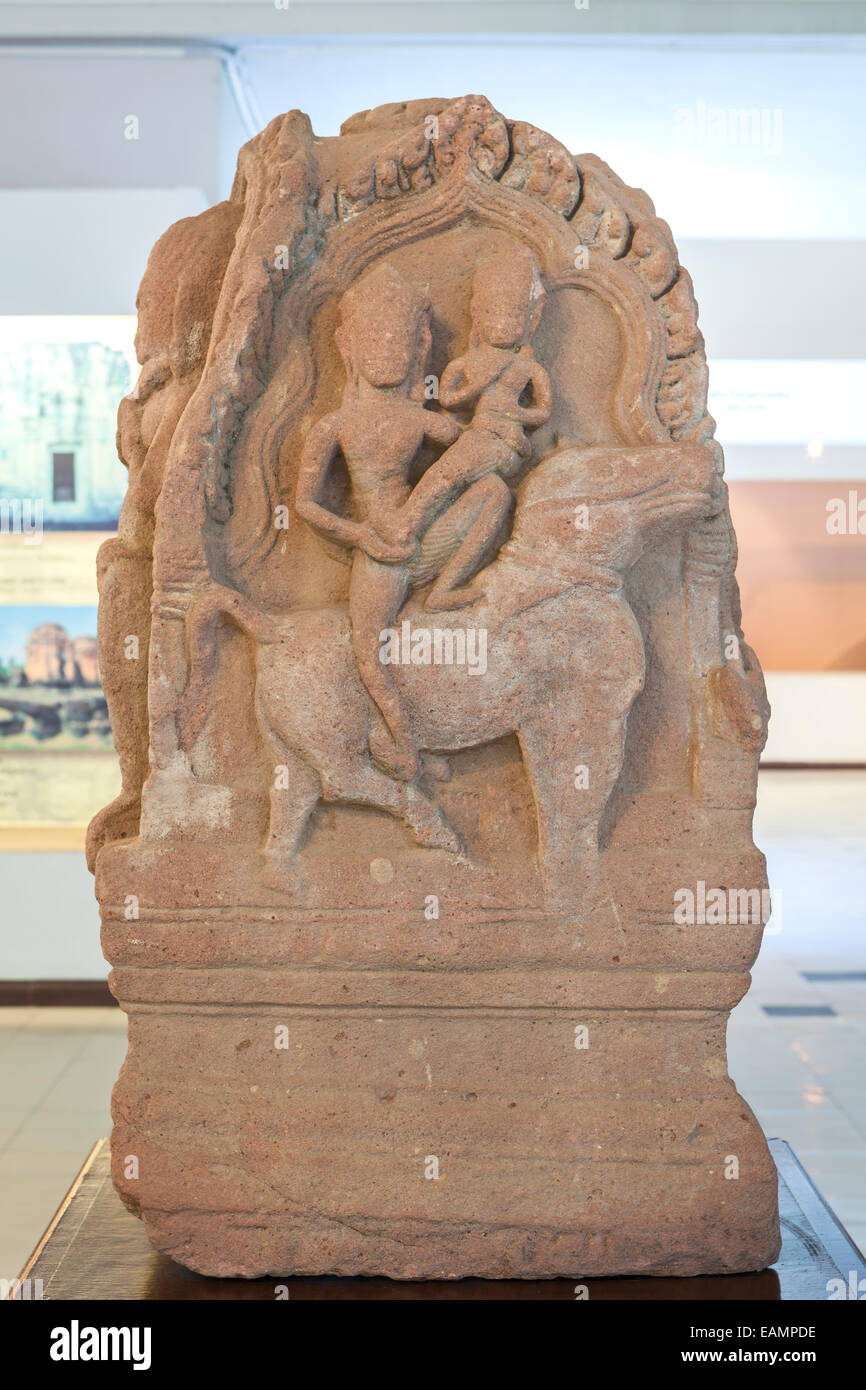 Geschnitzte Sandstein Darstellung Trimurti oder die drei obersten Hindugötter, Shina, Vishnu und Brahma, Phimai Nationalmuseum, Thailand Stockfoto