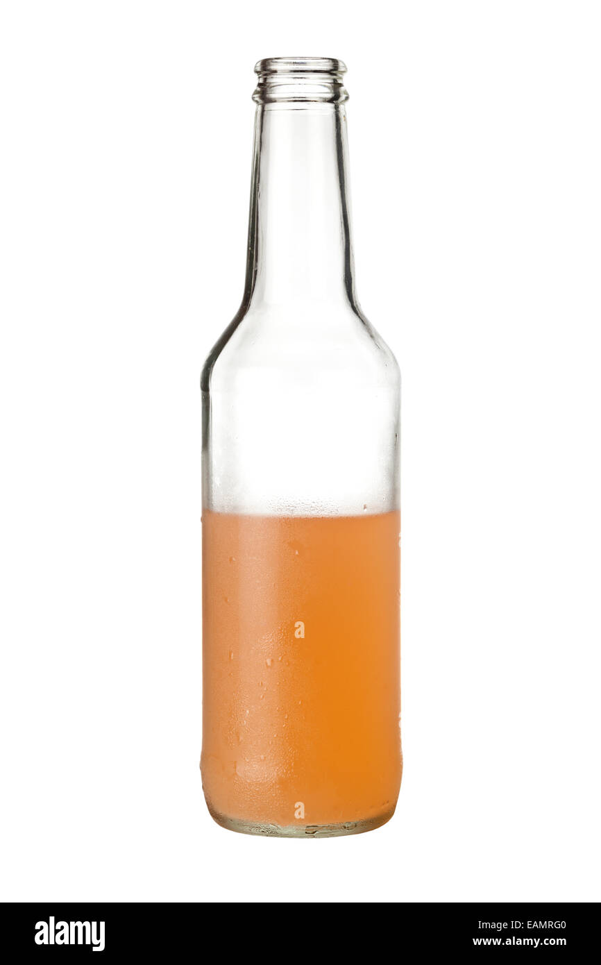 Flasche Soda halb voll oder halb leer isoliert auf weißem Hintergrund Stockfoto