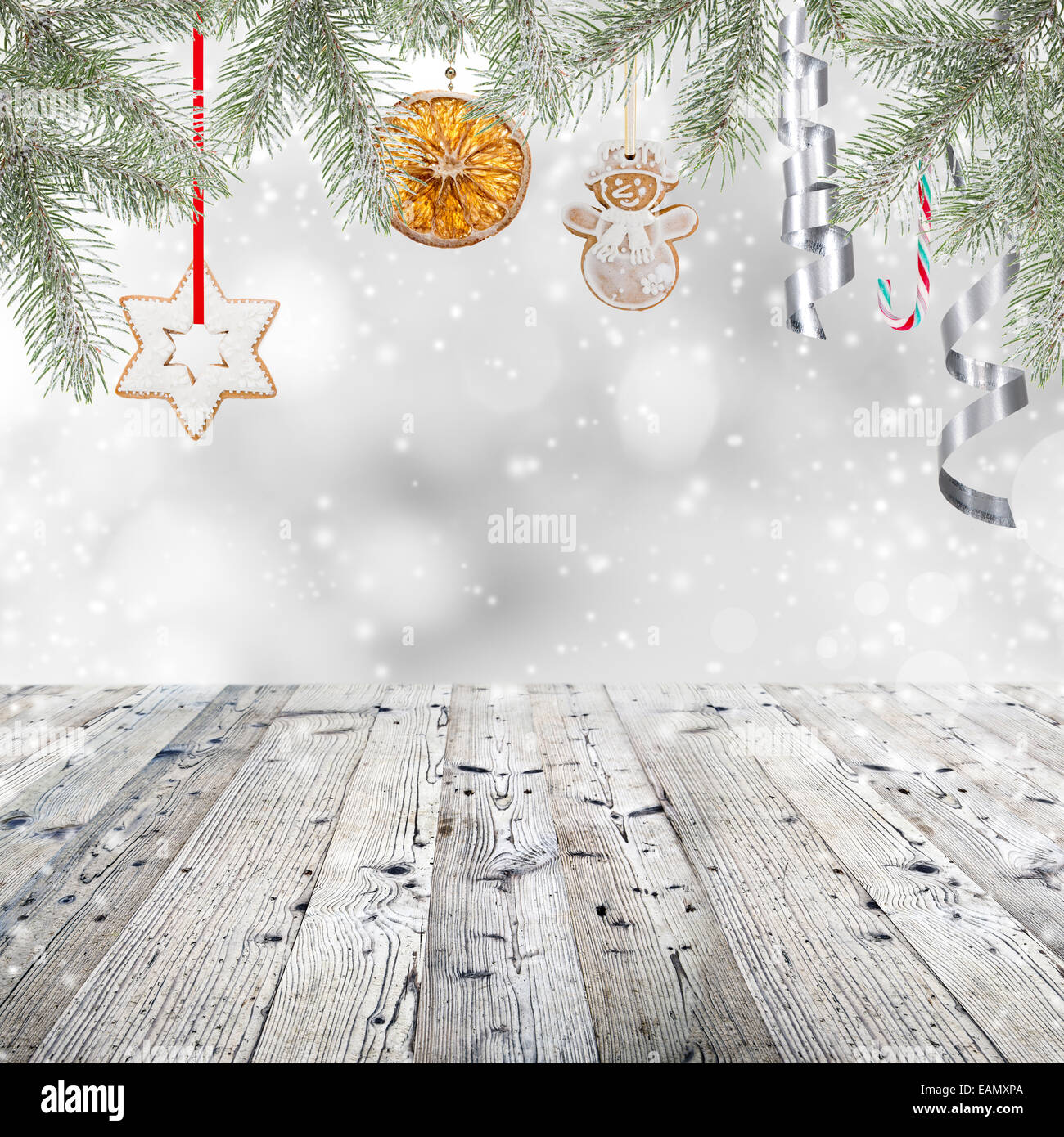 Weihnachts-Dekorationen auf hölzernen Hintergrund. Stockfoto